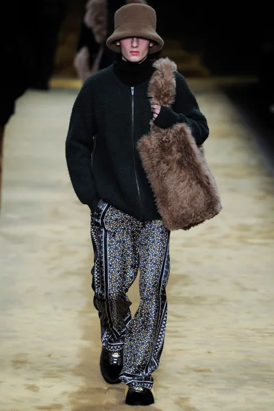 Look 11